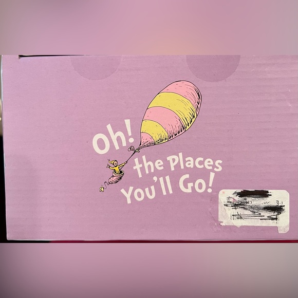 Dr. Seuss - “Oh the Places You’ll Go” Gift set! Just add cellophane wrap! - Picture 14 of 15